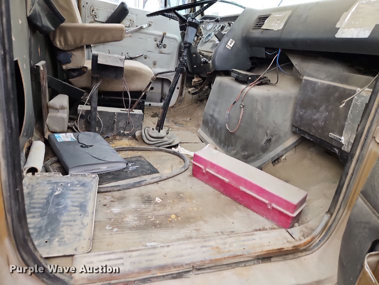 image for item EI8550 1988 Ford L9000 ready mix truck