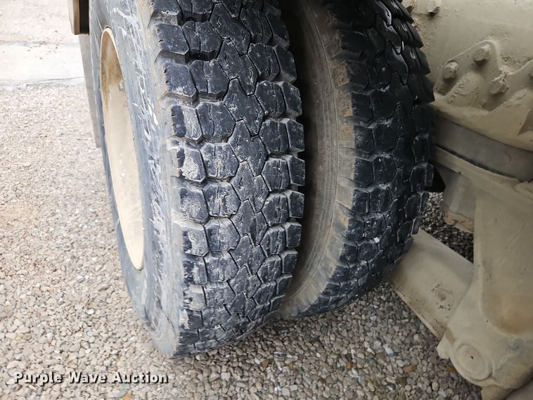 image for item EI8550 1988 Ford L9000 ready mix truck