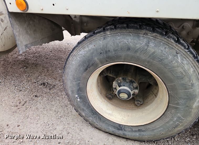 image for item EI8550 1988 Ford L9000 ready mix truck