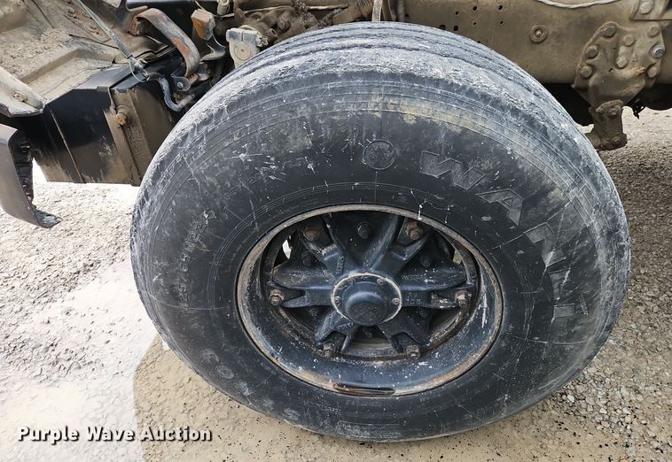 image for item EI8550 1988 Ford L9000 ready mix truck