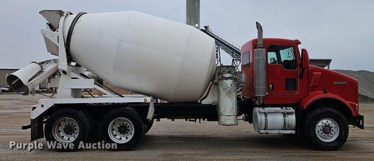 image for item EI8551 2005 Kenworth T800 ready mix truck