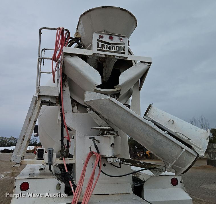 image for item EI8551 2005 Kenworth T800 ready mix truck