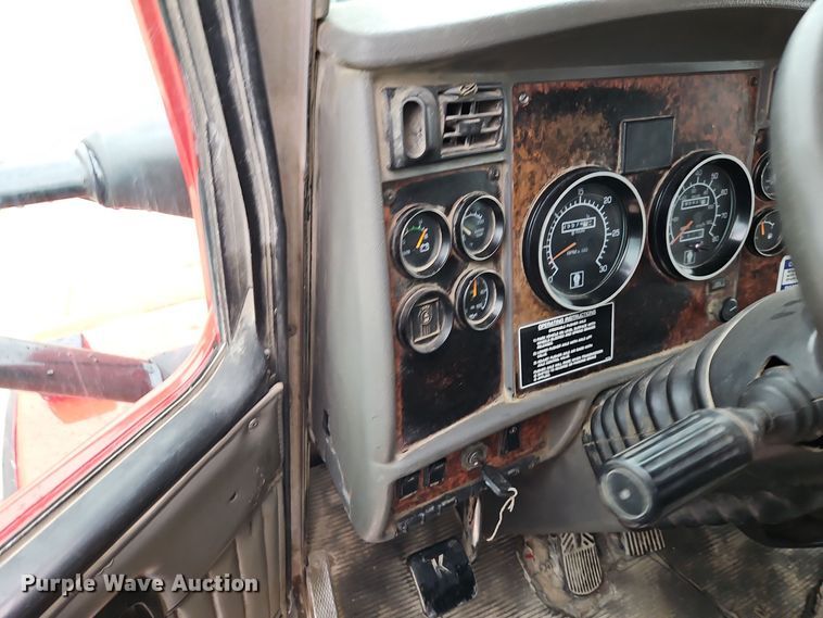 image for item EI8551 2005 Kenworth T800 ready mix truck