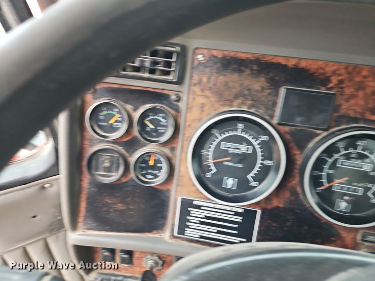 image for item EI8551 2005 Kenworth T800 ready mix truck