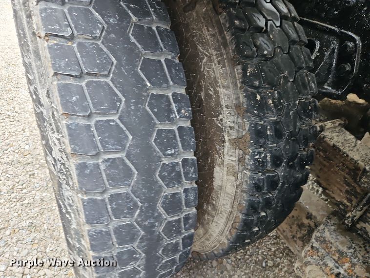 image for item EI8551 2005 Kenworth T800 ready mix truck