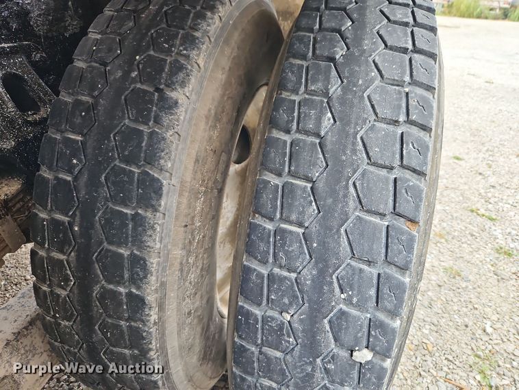 image for item EI8551 2005 Kenworth T800 ready mix truck