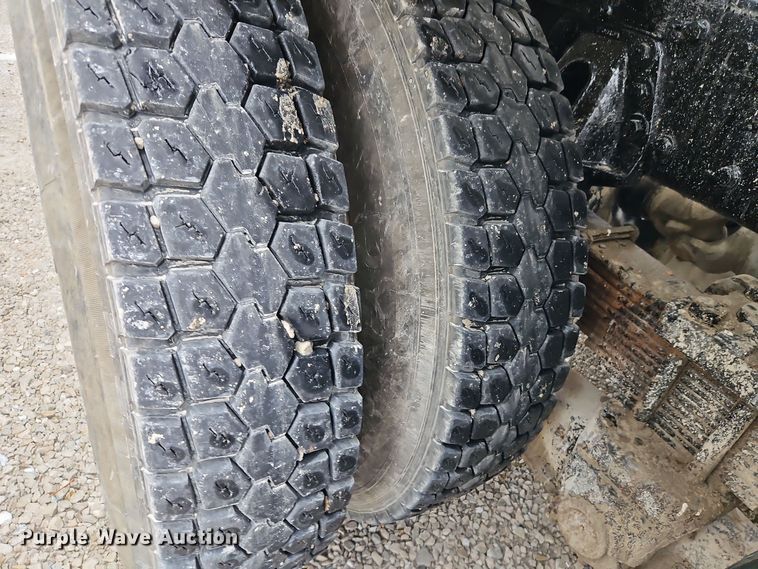 image for item EI8551 2005 Kenworth T800 ready mix truck