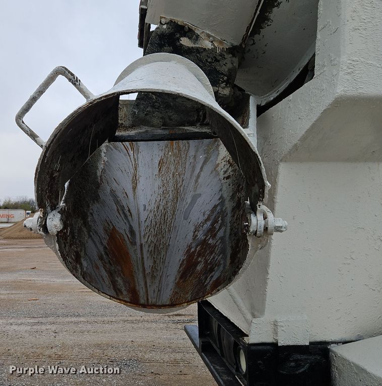 image for item EI8552 2000 Peterbilt 357 ready mix truck