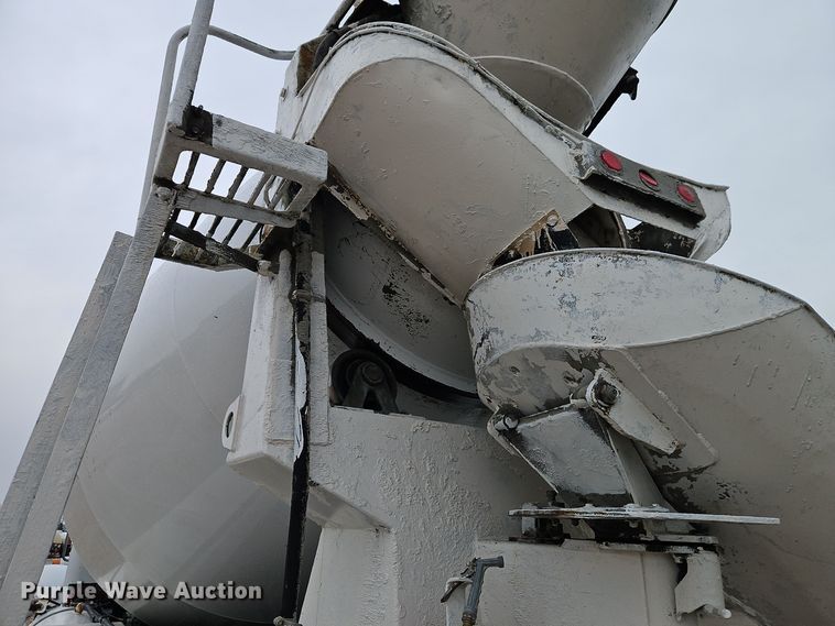 image for item EI8552 2000 Peterbilt 357 ready mix truck