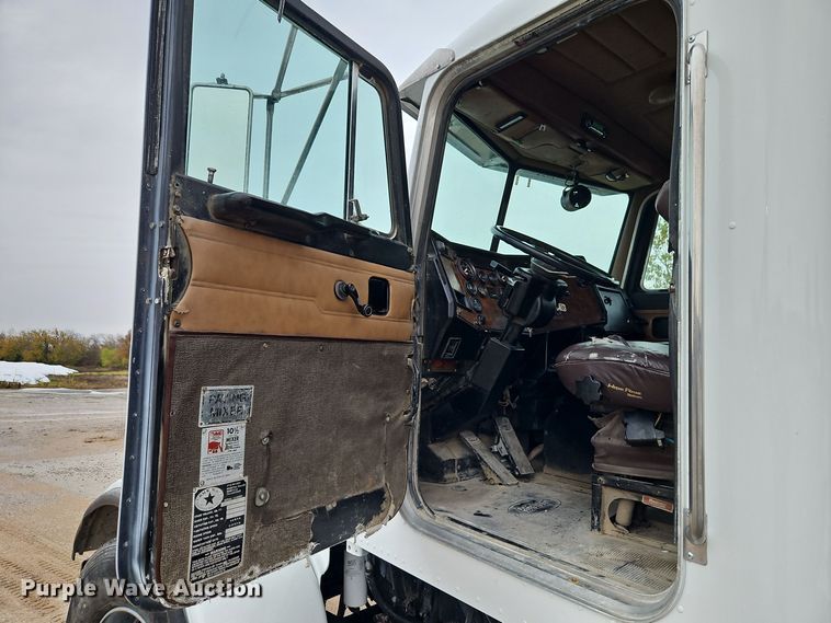 image for item EI8552 2000 Peterbilt 357 ready mix truck