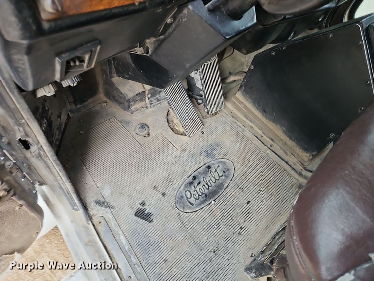 image for item EI8552 2000 Peterbilt 357 ready mix truck