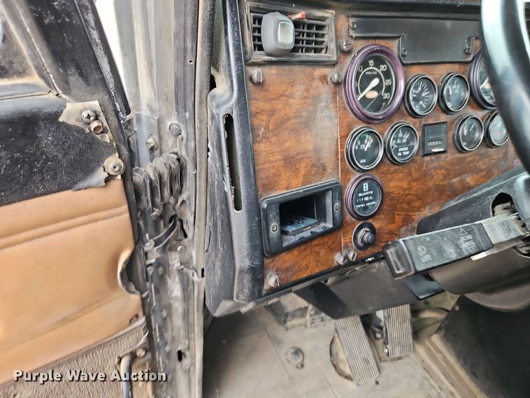 image for item EI8552 2000 Peterbilt 357 ready mix truck