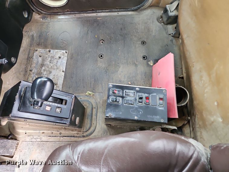 image for item EI8552 2000 Peterbilt 357 ready mix truck