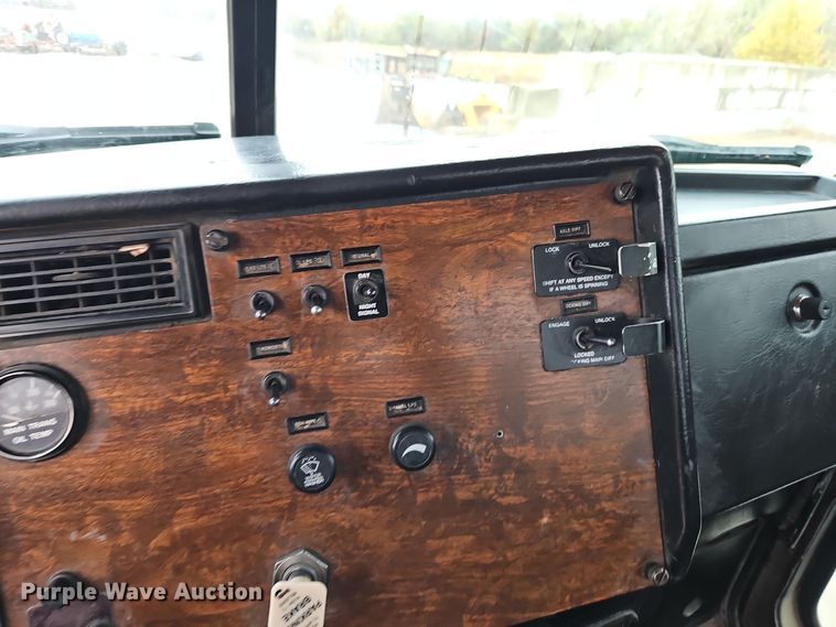 image for item EI8552 2000 Peterbilt 357 ready mix truck