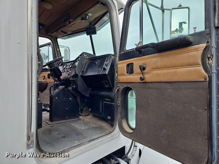 image for item EI8552 2000 Peterbilt 357 ready mix truck