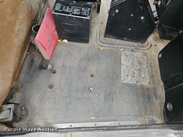 image for item EI8552 2000 Peterbilt 357 ready mix truck