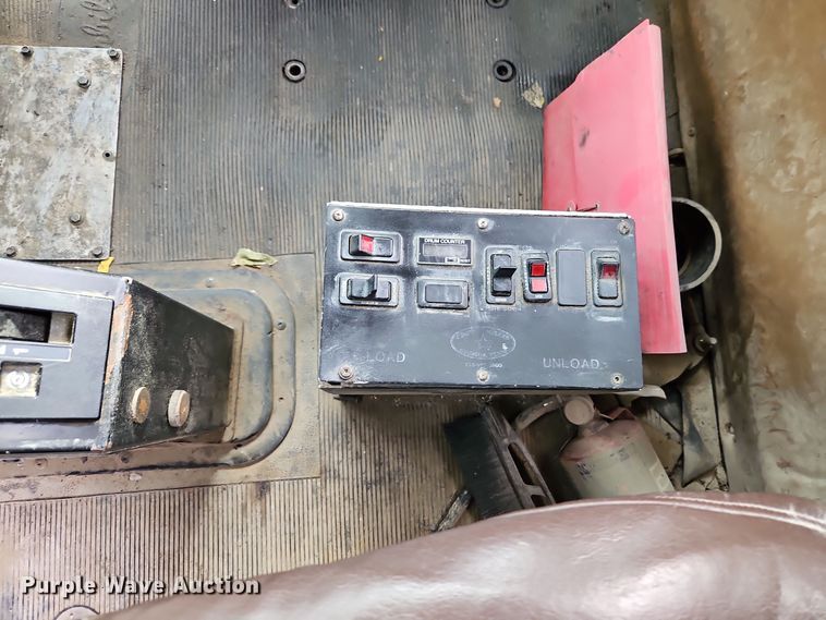 image for item EI8552 2000 Peterbilt 357 ready mix truck