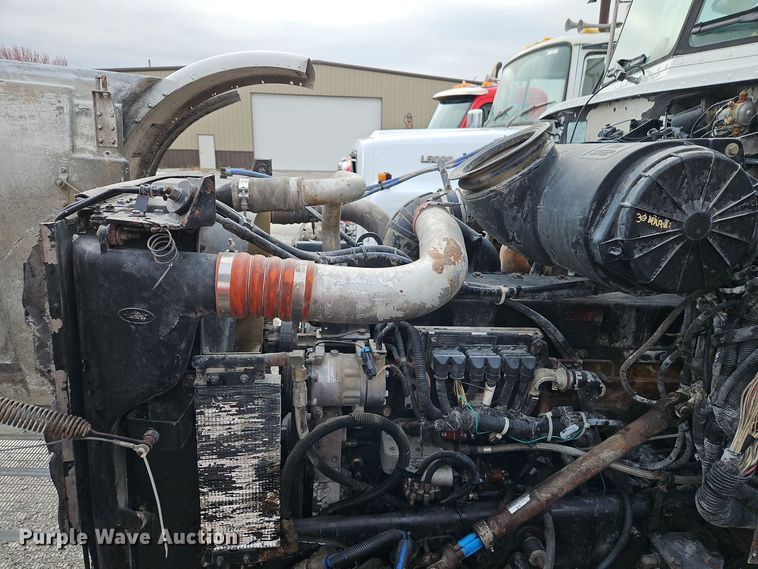 image for item EI8552 2000 Peterbilt 357 ready mix truck