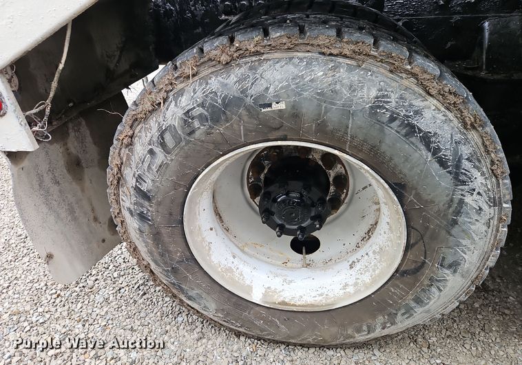 image for item EI8552 2000 Peterbilt 357 ready mix truck