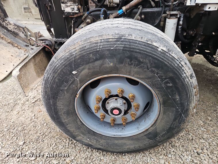 image for item EI8552 2000 Peterbilt 357 ready mix truck