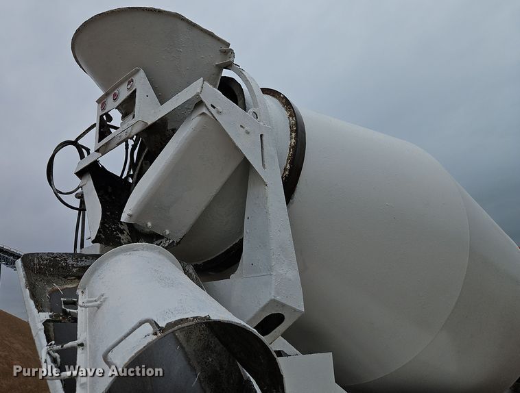 image for item EI8553 2005 Kenworth T800 ready mix truck