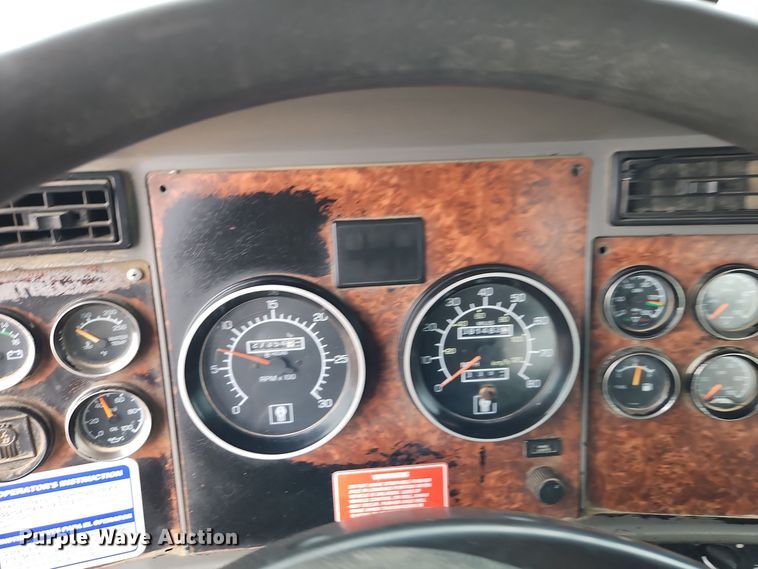 image for item EI8553 2005 Kenworth T800 ready mix truck