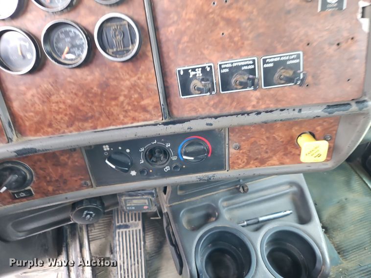 image for item EI8553 2005 Kenworth T800 ready mix truck