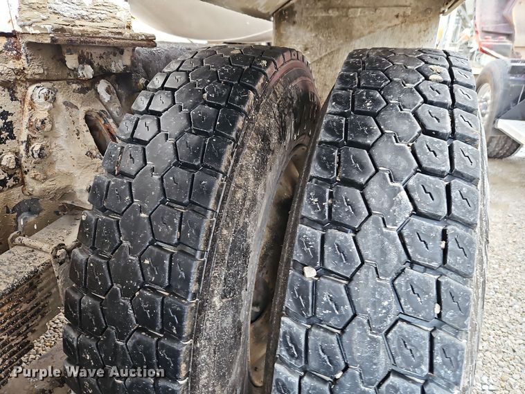 image for item EI8553 2005 Kenworth T800 ready mix truck