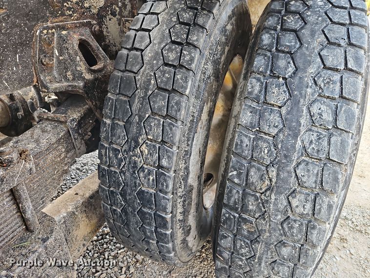 image for item EI8553 2005 Kenworth T800 ready mix truck