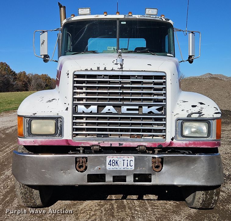 image for item EI8555 1998 Mack CH613 semi truck