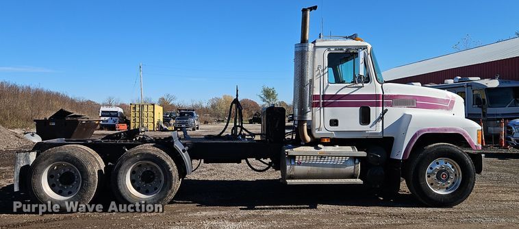 image for item EI8555 1998 Mack CH613 semi truck