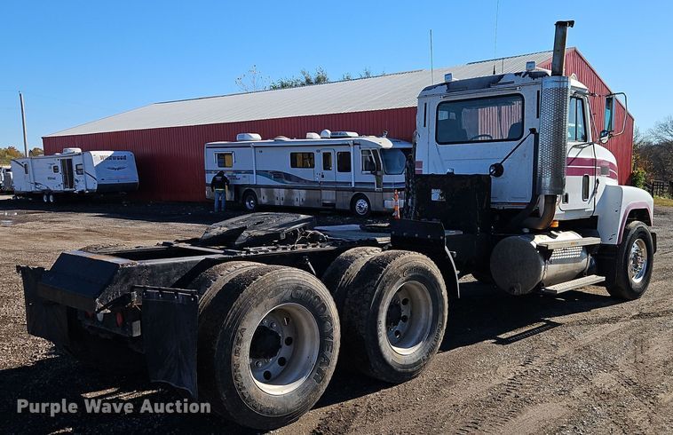 image for item EI8555 1998 Mack CH613 semi truck