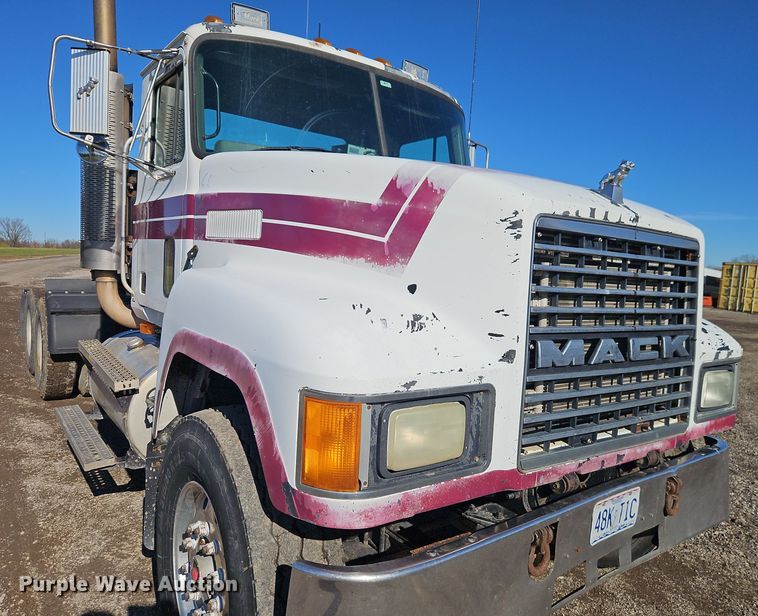 image for item EI8555 1998 Mack CH613 semi truck