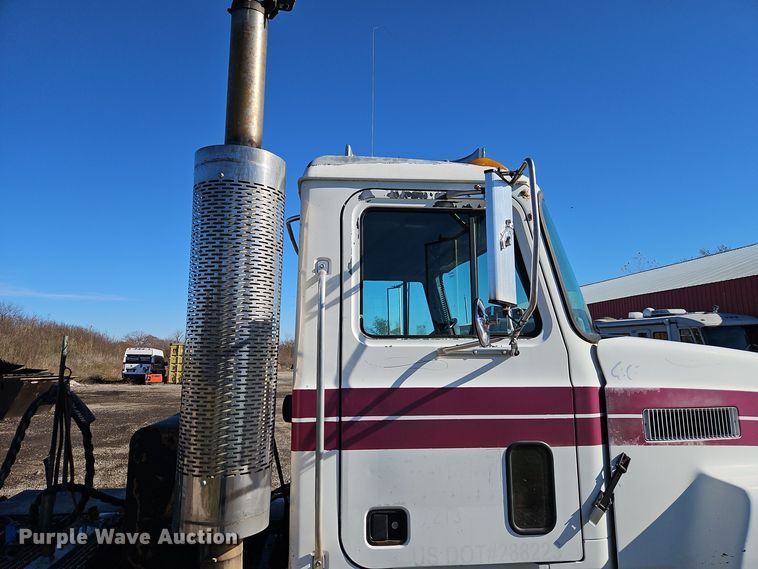 image for item EI8555 1998 Mack CH613 semi truck