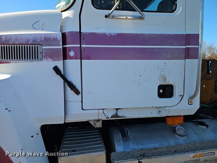 image for item EI8555 1998 Mack CH613 semi truck