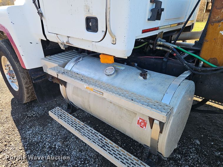 image for item EI8555 1998 Mack CH613 semi truck