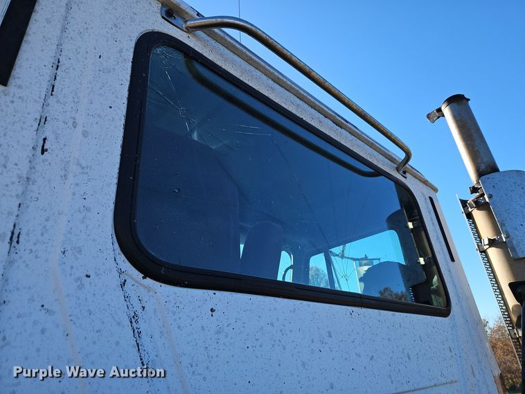 image for item EI8555 1998 Mack CH613 semi truck