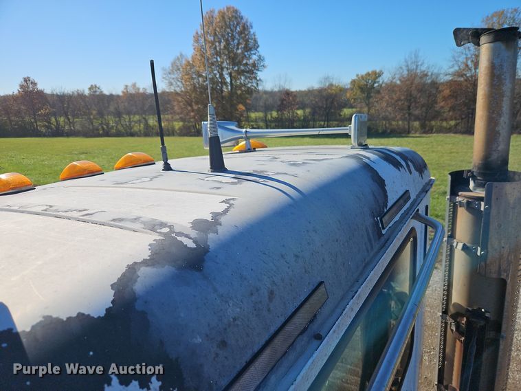 image for item EI8555 1998 Mack CH613 semi truck