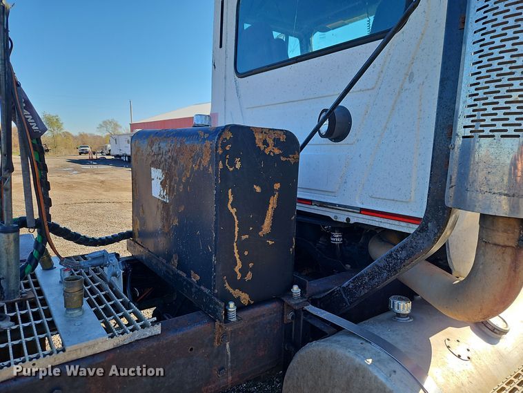 image for item EI8555 1998 Mack CH613 semi truck