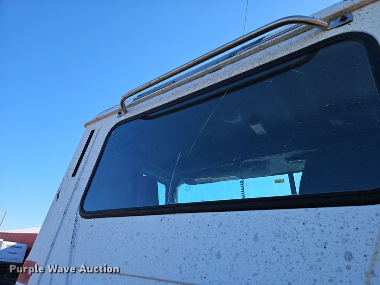 image for item EI8555 1998 Mack CH613 semi truck