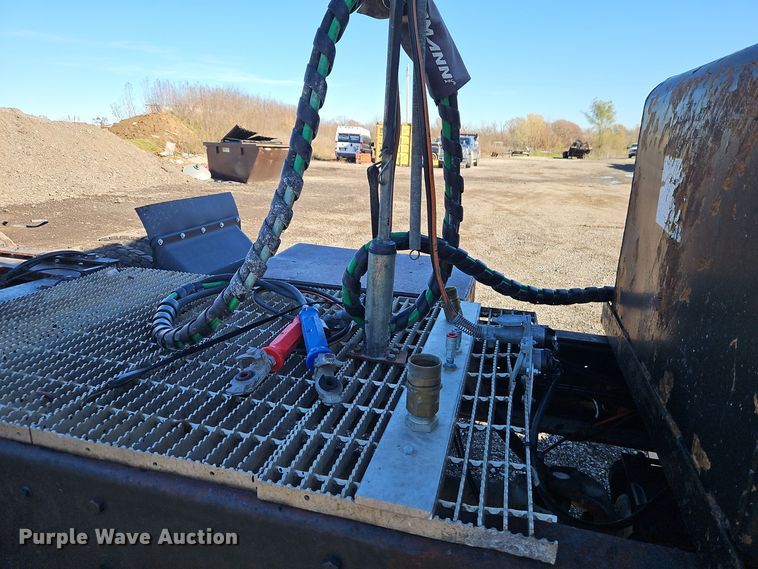 image for item EI8555 1998 Mack CH613 semi truck