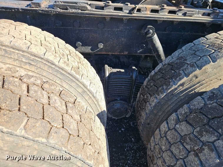 image for item EI8555 1998 Mack CH613 semi truck