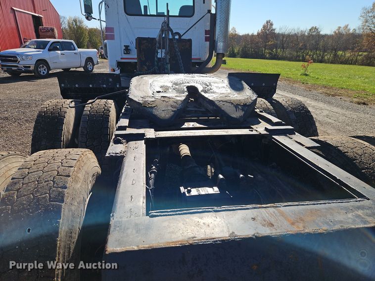 image for item EI8555 1998 Mack CH613 semi truck