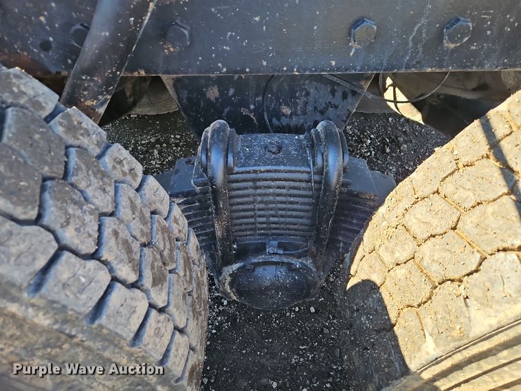 image for item EI8555 1998 Mack CH613 semi truck