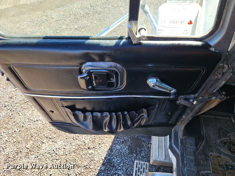 image for item EI8555 1998 Mack CH613 semi truck