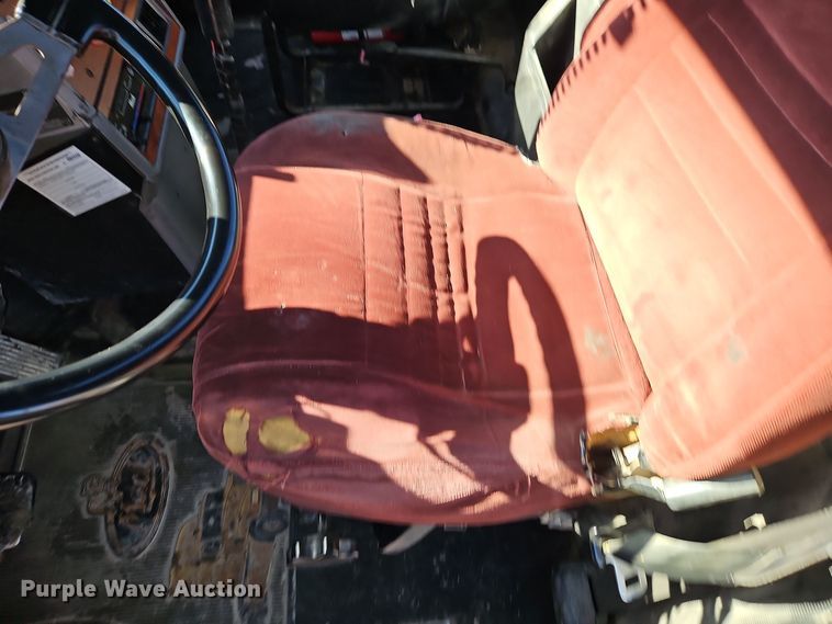 image for item EI8555 1998 Mack CH613 semi truck