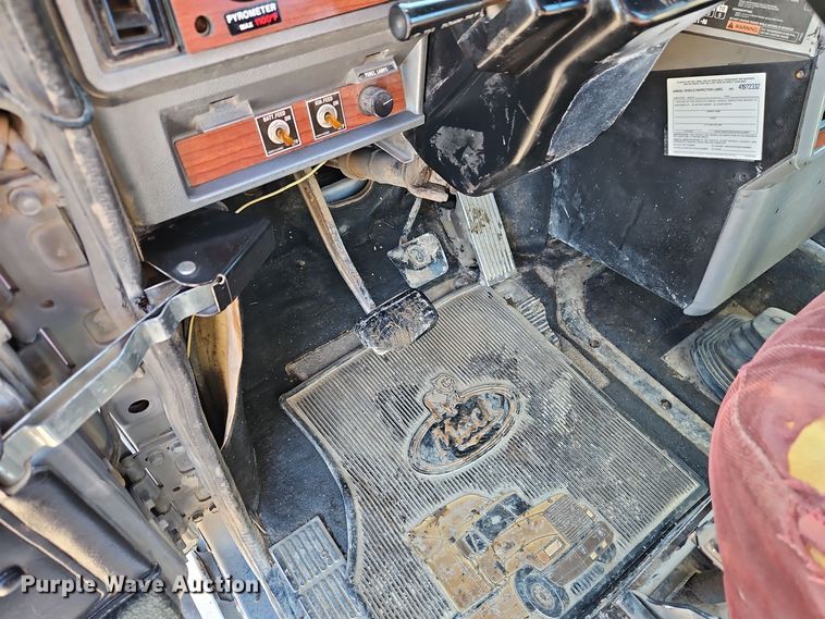 image for item EI8555 1998 Mack CH613 semi truck