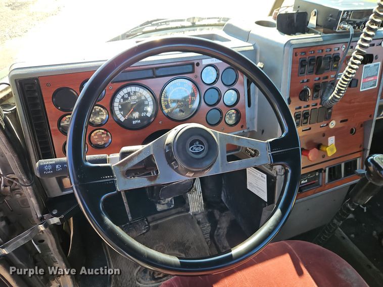 image for item EI8555 1998 Mack CH613 semi truck