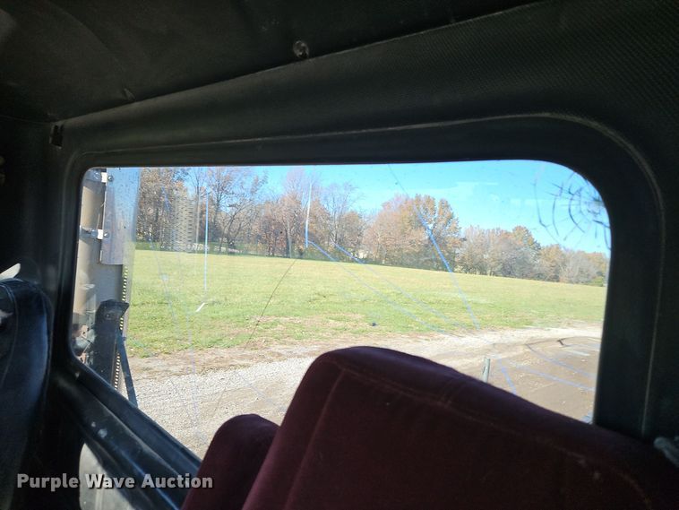 image for item EI8555 1998 Mack CH613 semi truck