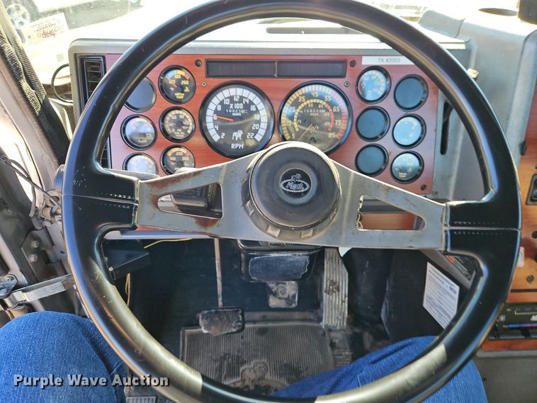 image for item EI8555 1998 Mack CH613 semi truck